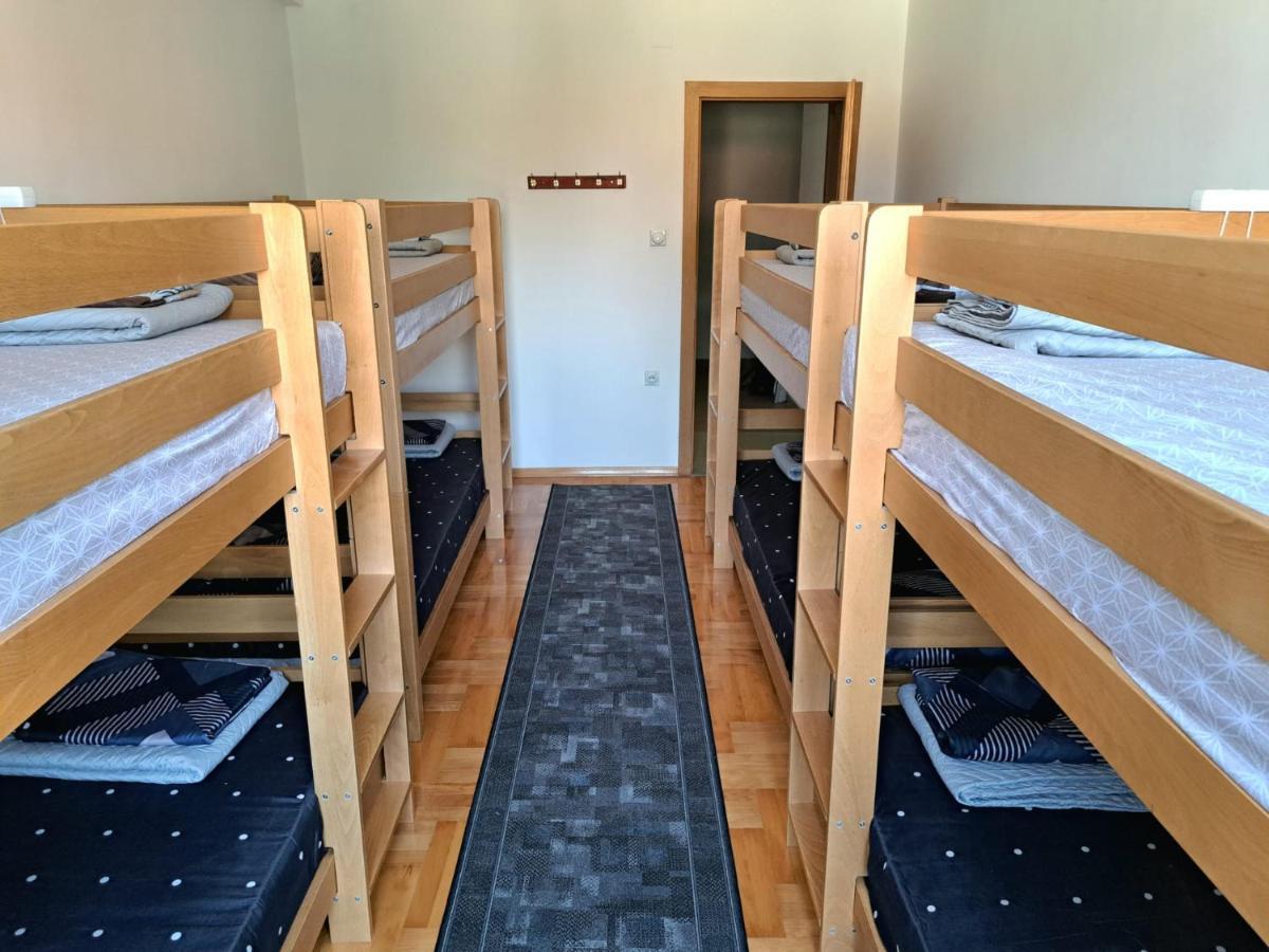 Railway Hostel スコピエ エクステリア 写真