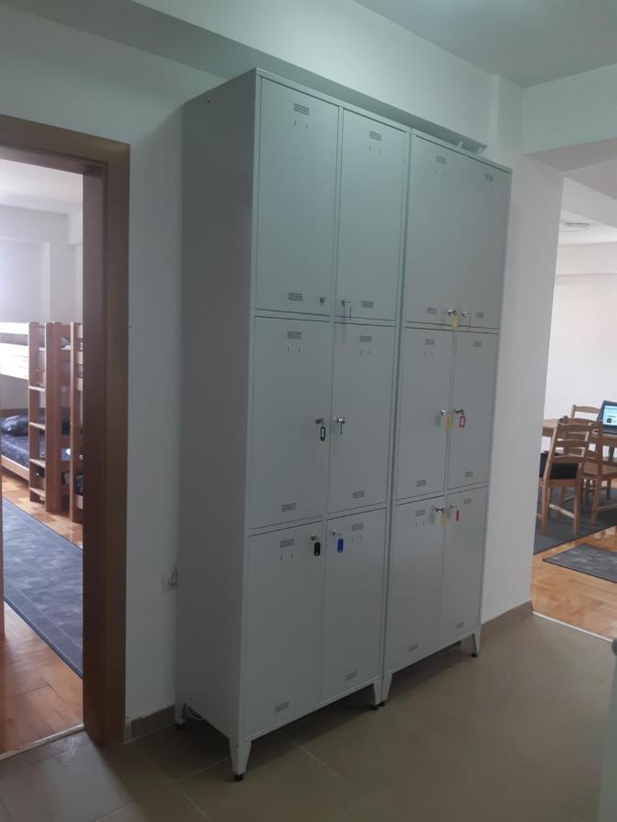 Railway Hostel スコピエ エクステリア 写真