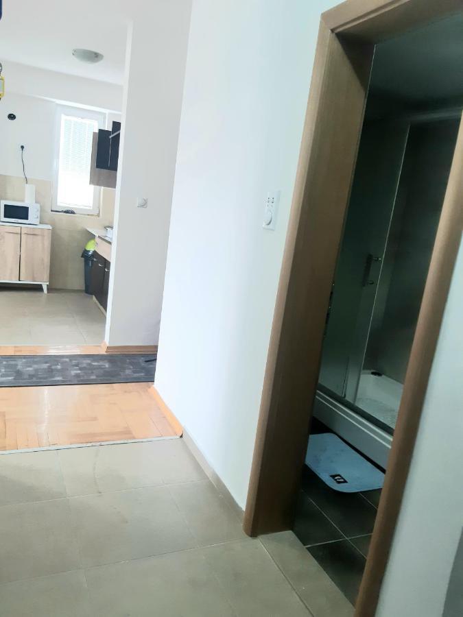 Railway Hostel スコピエ エクステリア 写真